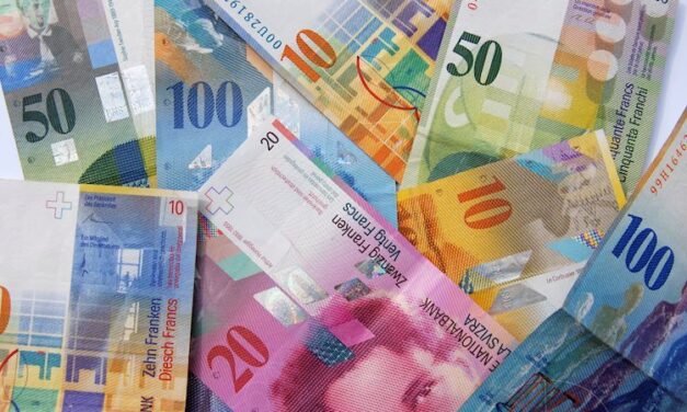 USD/CHF resumes its decline as dovish bets on the Fed and lower US yields weigh in
