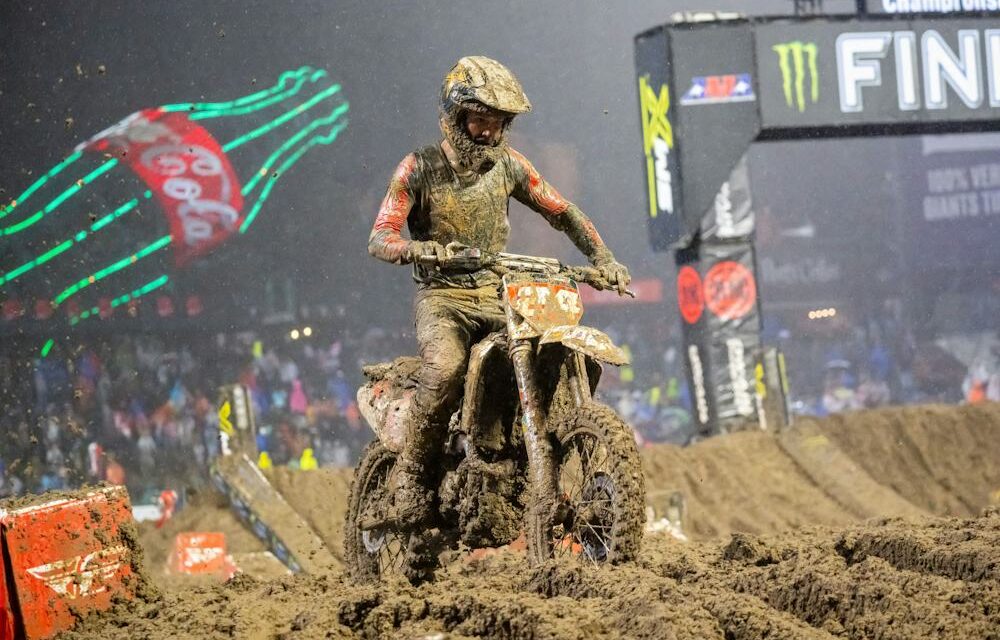 Watch: San Francisco Supercross Highlights in Spanish