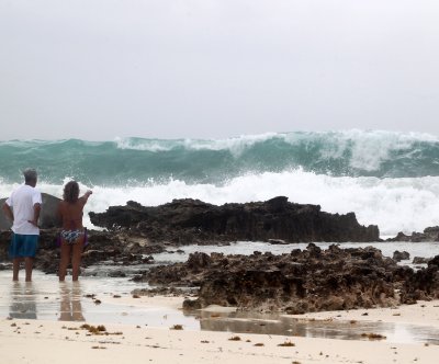 4 dead, including 10-year-old, after tourist boat sinks near Cancun