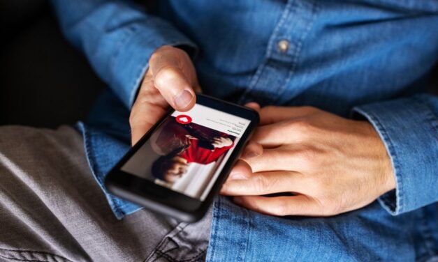 20 Hinge Prompts to Help You Get a Response