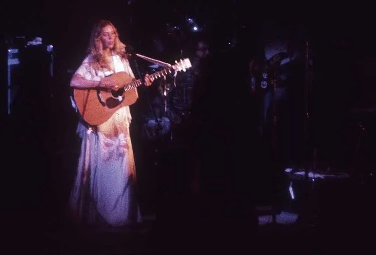 “Help Me”—Learn to Play a Rare Solo Version of the Joni Mitchell Classic