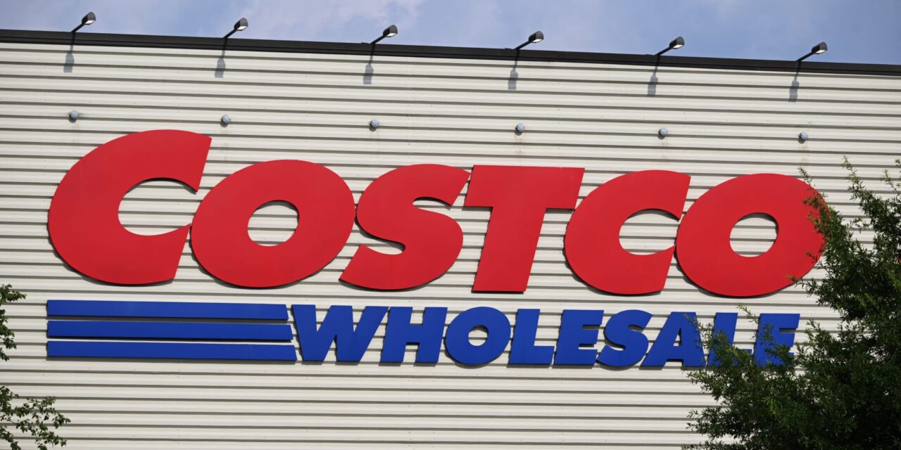 Costco holiday-quarter revenue expectations despite online growth