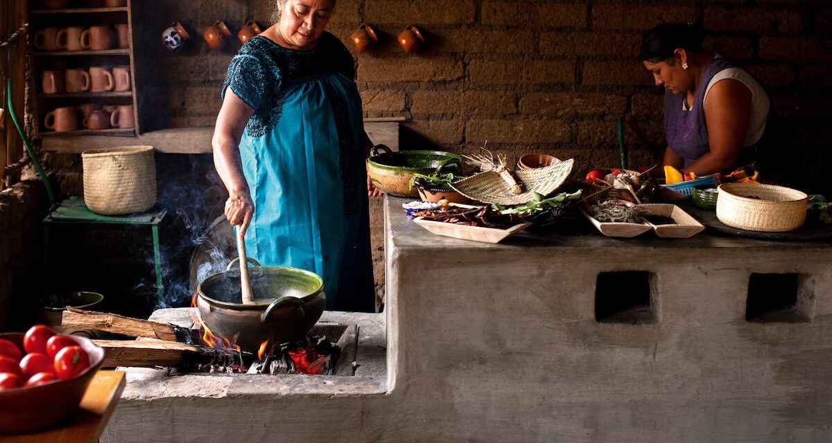 What is Oaxacan mole and where to eat it