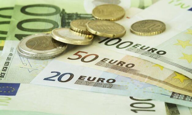 EUR/USD holds above 1.0700 on weaker US Dollar, upbeat Eurozone PMI