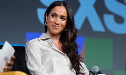 Meghan Markle Reads Books for Kids at Children’s Hospital: Photos