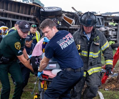 8 migrant workers killed, dozens injured in central Florida crash
