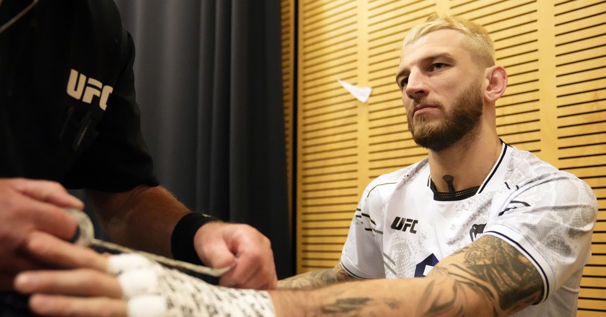 Watch Dan Hooker share video of grisly hand surgery stitch removal
