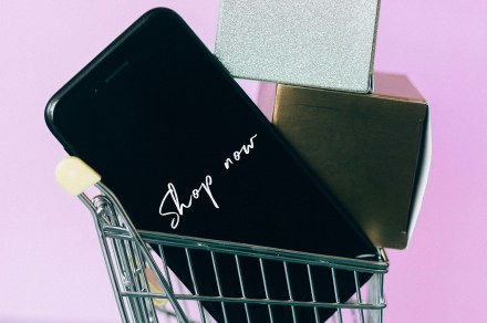 ‘AI-powered’ shopping app alleged to have been human-powered