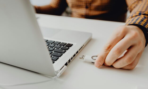 How to turn a USB flash drive into a secure login key for your PC