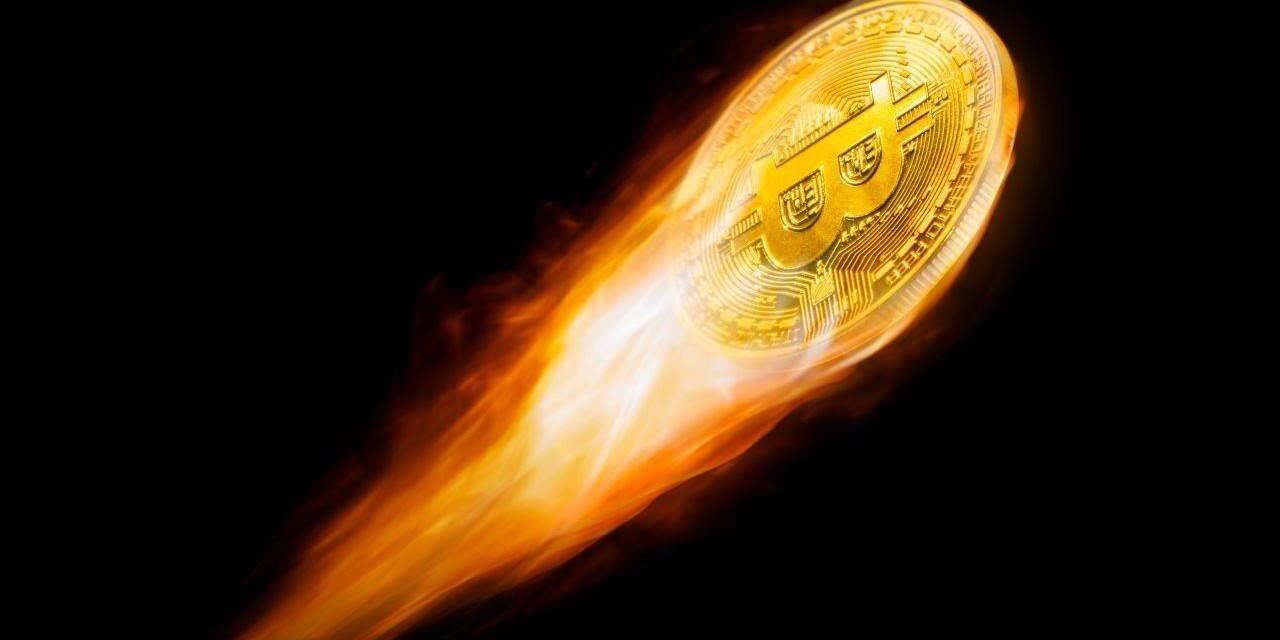 Bitcoin Tops $90K as Markets Rebound Despite Tariff Friction