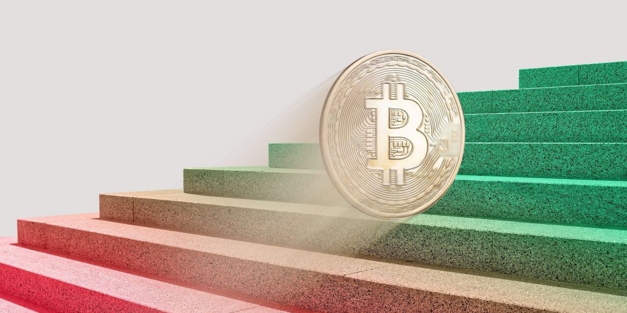 Bitcoin ETFs Attract Nearly $1 Billion in New Capital With Blackrock’s IBIT Dominating Inflows