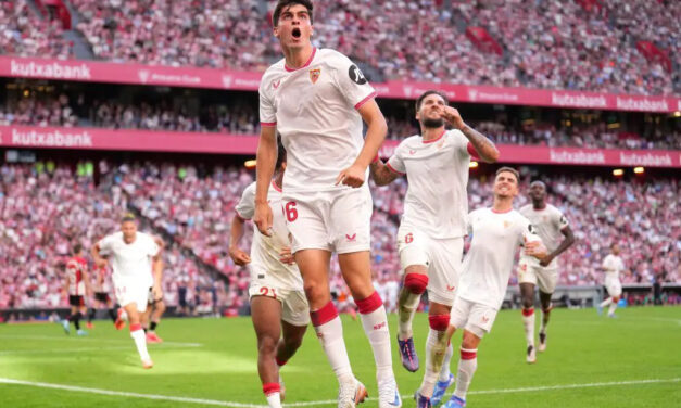 Sevilla & Napoli locked in talks over defender transfer
