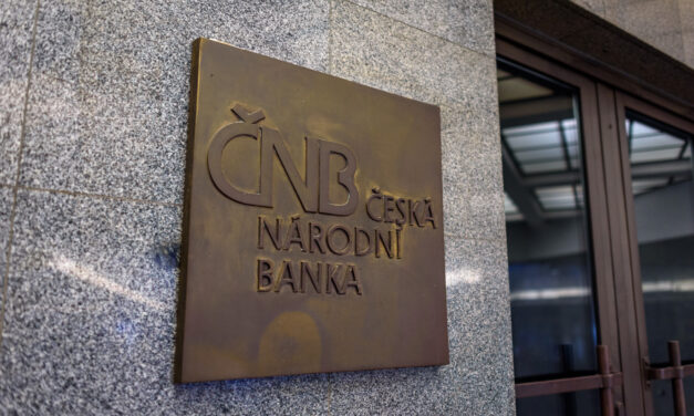 Czech National Bank Bets on Crypto and AI with Coinbase and Palantir Buys