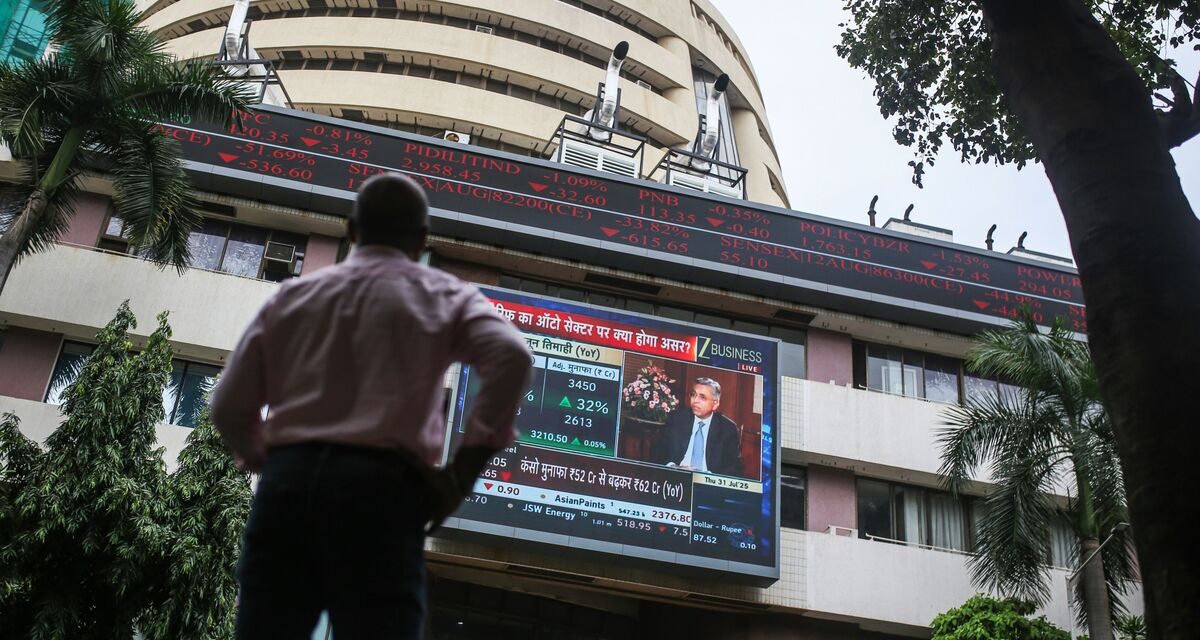 Indian Tech Stocks May Drop on US Changes to H-1B Visa Program