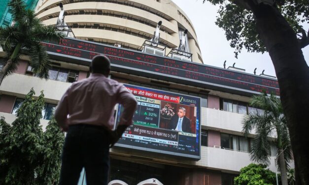 Indian Tech Stocks May Drop on US Changes to H-1B Visa Program