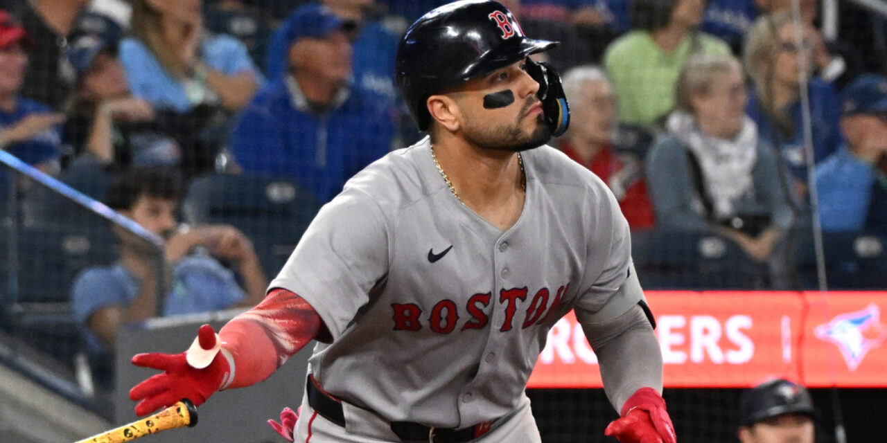 Carlos Narvaez hits his teammate with a flying bat in scary moment