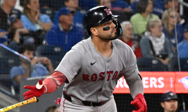 Carlos Narvaez hits his teammate with a flying bat in scary moment