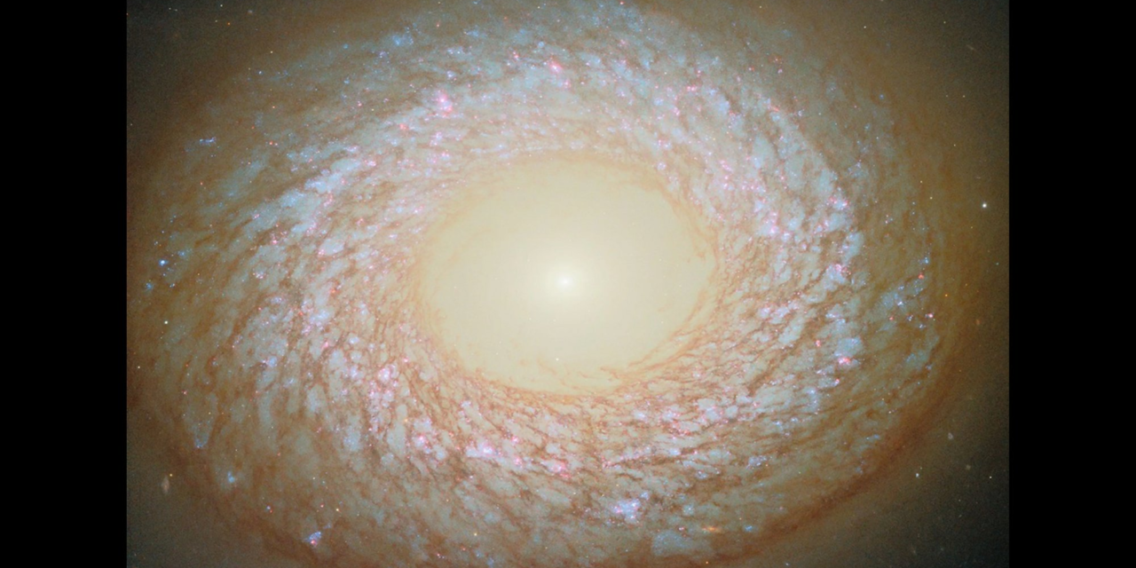 Galaxy NGC 2775 continues to baffle astronomers