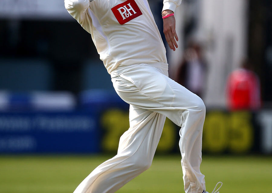Seam or spin, Robinson keeps Durham in check