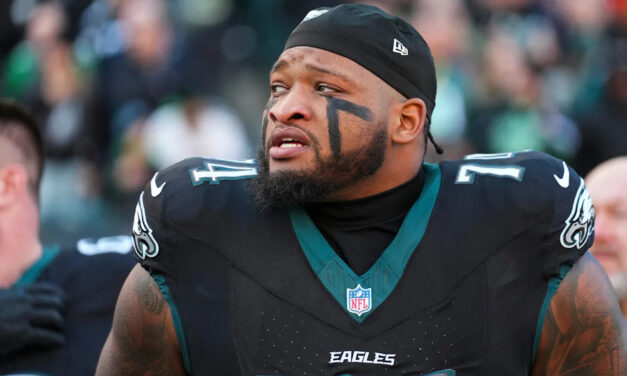 Eagles’ Fred Johnson says he’ll play vs. the Raiders despite an ankle injury