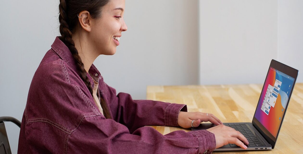 This $25 Windows 11 Pro bundle comes with bonus training courses