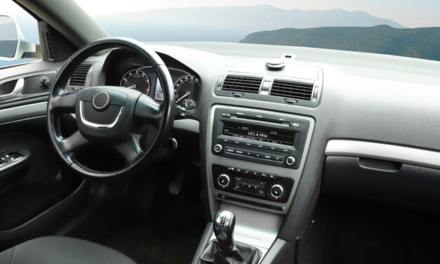 The 5 Best Dashboard Gadgets For Drivers Who Hate Touchscreens