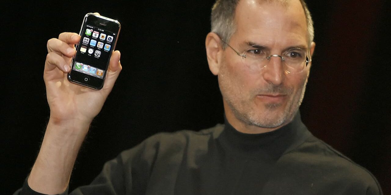 Investor in pre-IPO Apple: Questionable management, price is rich, but the sector is hot
