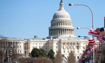 Senate Leaders Race to Pass CLARITY Act in July as Lummis Touts Consumer Safeguards