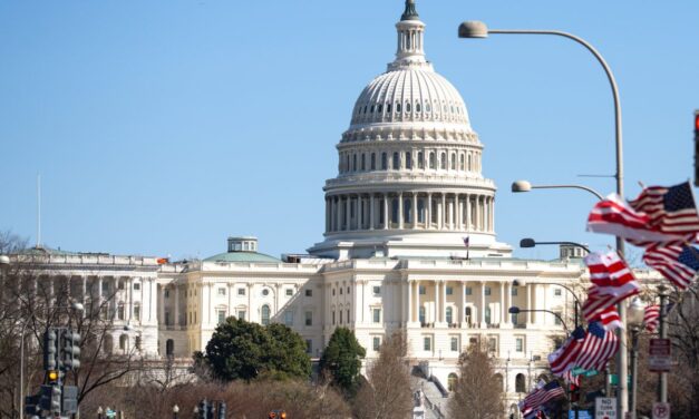 Senate Leaders Race to Pass CLARITY Act in July as Lummis Touts Consumer Safeguards