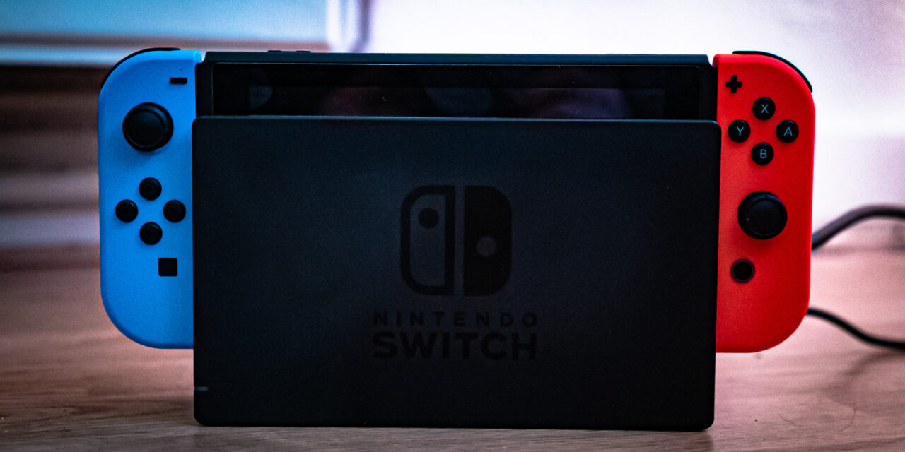 What Does A Flashing Green Light Mean On Your Nintendo Switch Dock?
