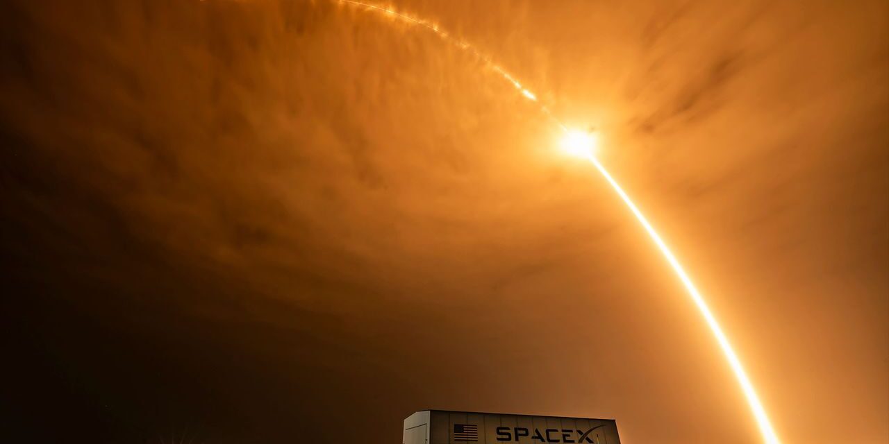 SpaceX launches flight-proven rocket for 600th time, sending Starlink satellites to orbit