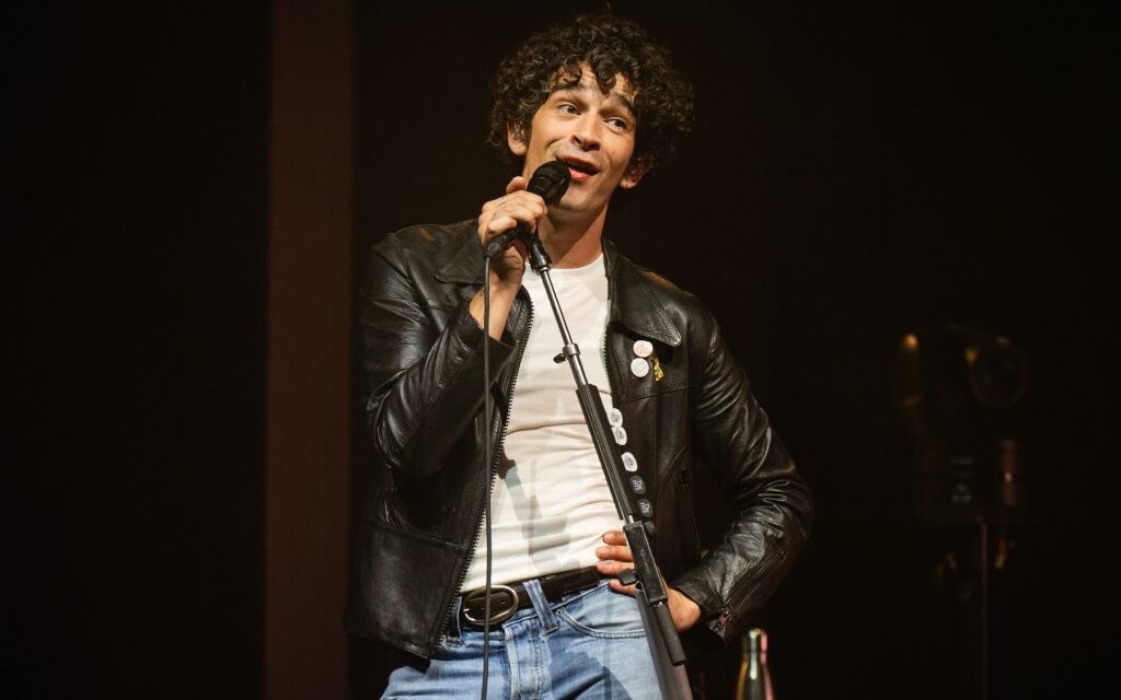 Matty Healy & Gabbriette’s Wedding Rehearsal, With a Cute Dip-Kiss, Spotted in Paparazzi Video