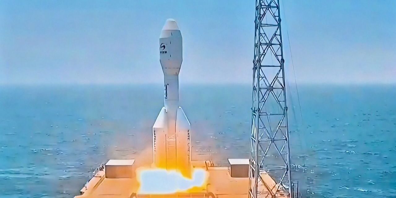 China’s record-breaking Gravity-1 rocket launches 9 satellites from a ship at sea (video)