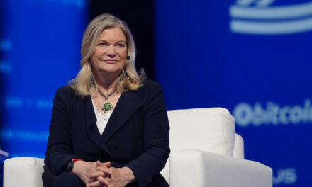 ‘Bitcoin Senator’ Cynthia Lummis Blasts Democrats For Stalling Crypto Clarity Act