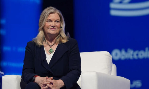‘Bitcoin Senator’ Cynthia Lummis Blasts Democrats For Stalling Crypto Clarity Act