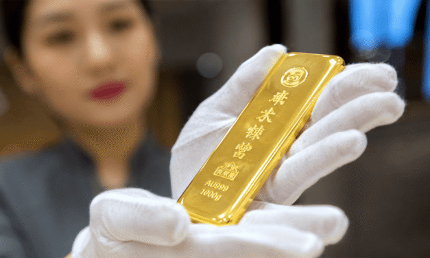Gold Hits 2-Month High Above $4,400 as China Keeps Hoarding