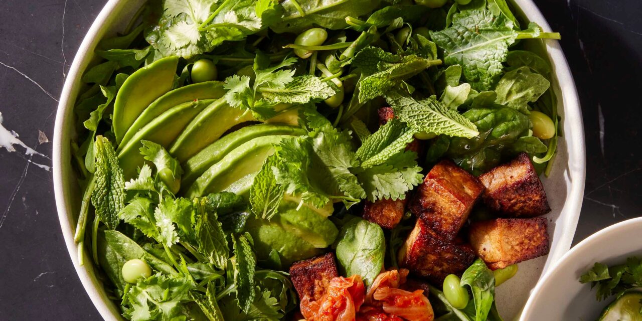 This Diet Encourages Men to Eat a Ton While Losing Weight. Dietitians Say It’s Worth Considering.