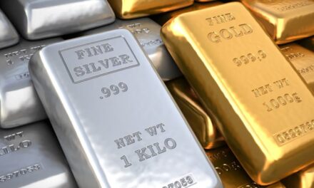 Robert Kiyosaki Eyes $10K Gold, $200 Silver as US Debt Nears $40T