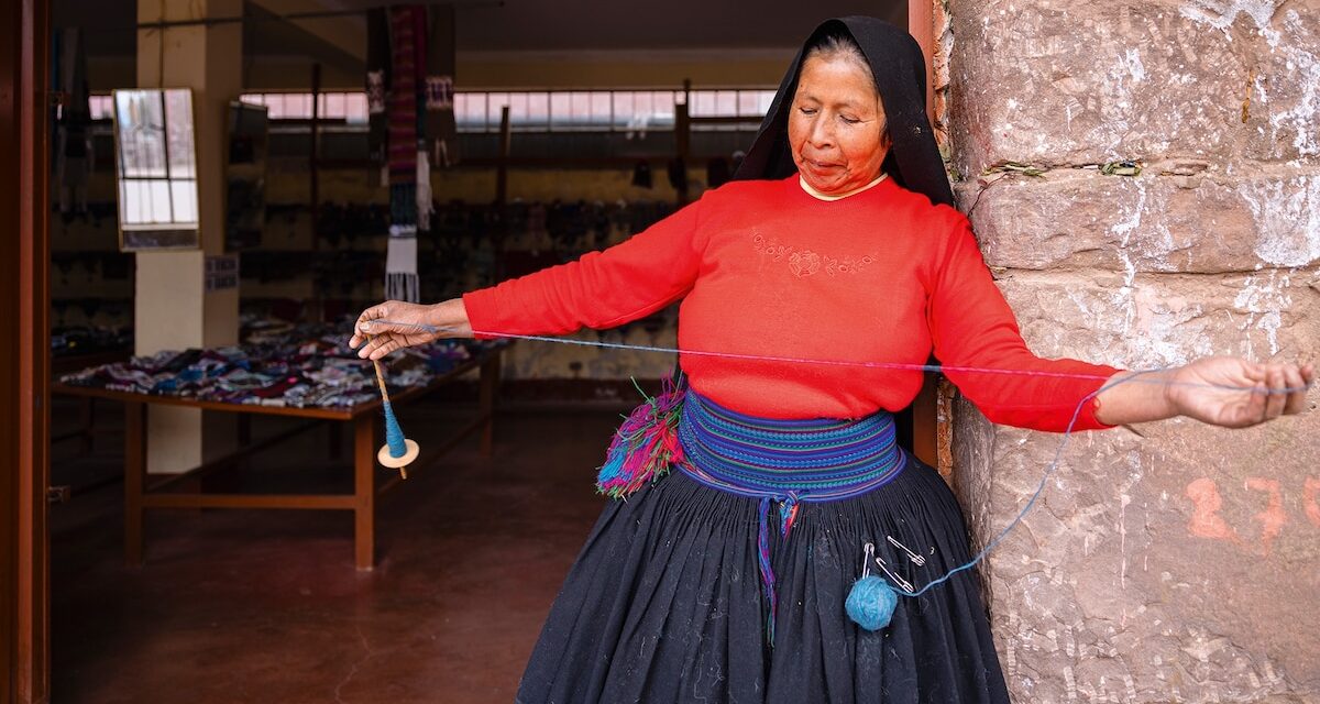 See Island Weavers at Work in Peru’s Lake Titicaca