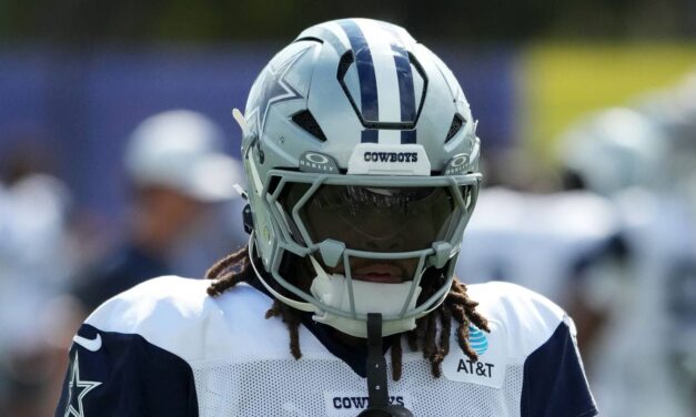 Dallas Cowboys’ Malik Davis Headed For Surgery, IR After Serious Hip Injury