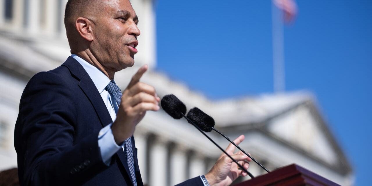 Democrats keep pressure on Hakeem Jeffries to punish rogue members