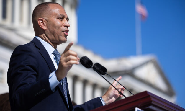 Democrats keep pressure on Hakeem Jeffries to punish rogue members