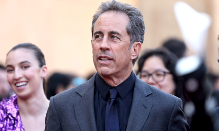 Jerry Seinfeld turns tables on radical anti-Israel agitators after chaotic Chicago stunt backfires